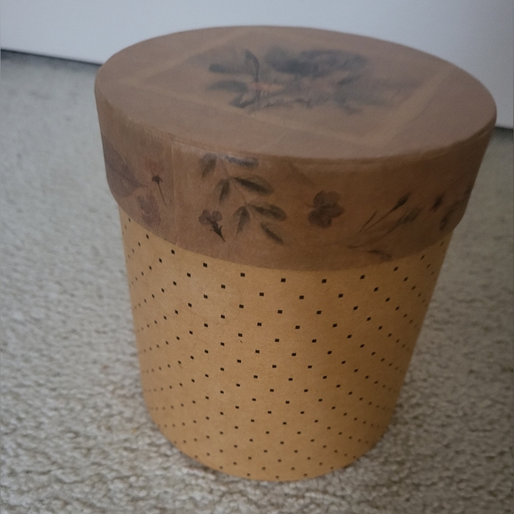 Lang Melting Pot Ceramic Wax Melter/Tart Warmer Iris Bouquet - 2 pieces - Picture 7 of 9